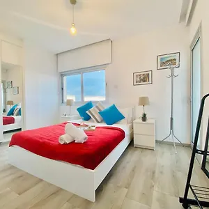 panoramic-seaside-getaway-2-br-penthouse.protaras-cy-hotels.com/